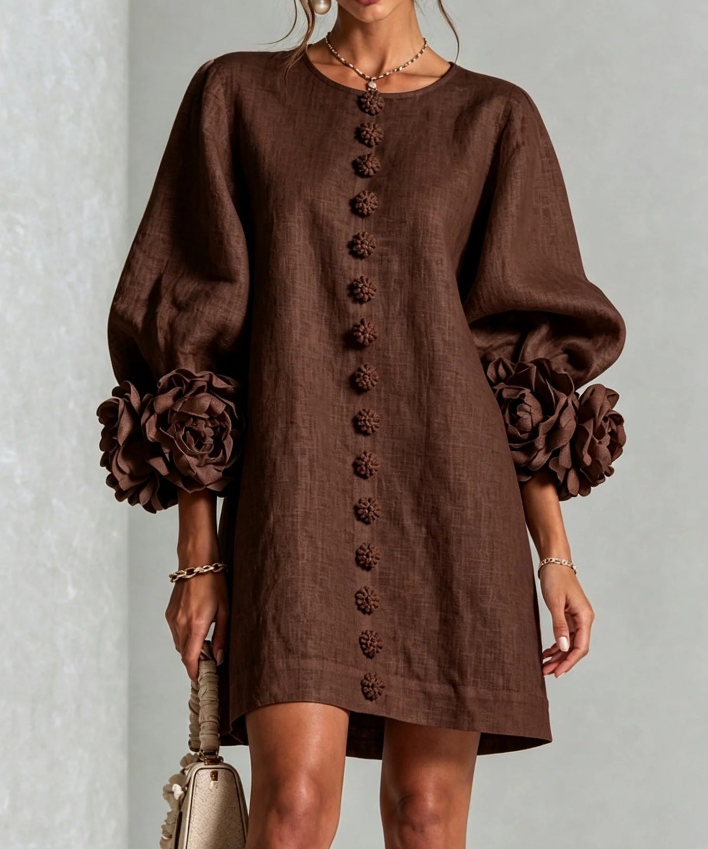 Vestido floral con mangas farol y cuello redondo