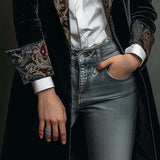 Leonor | Blazer Entallado con Estampado Barroco Negro